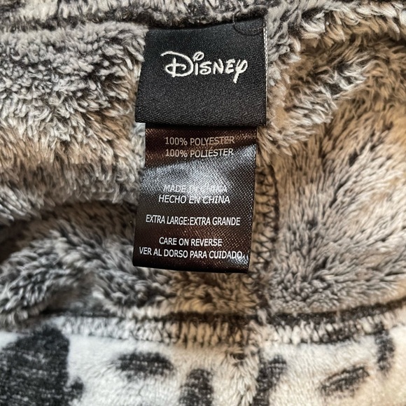 Disney size XL Mickey Mouse pajama set. - Picture 4 of 5